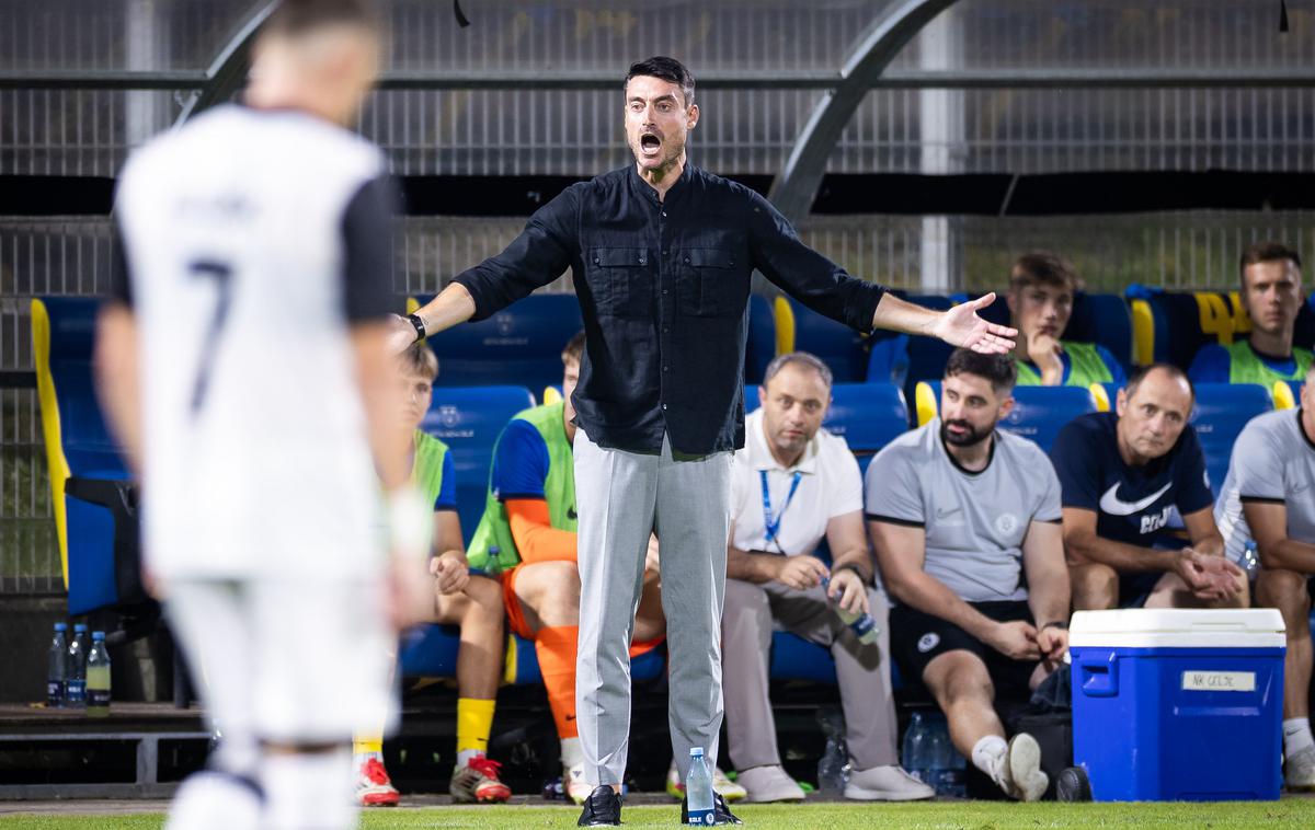 Albert Riera NK Celje | Albert Riera je bil po četrtkovi tekmi v Celju tako zadovoljen kot razočaran. | Foto Jure Banfi