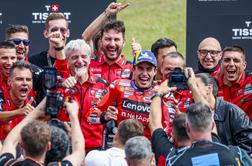Marc Marquez izenačil legendarnega Italijana, njegov brat jo je odnesel z zlomom kosti