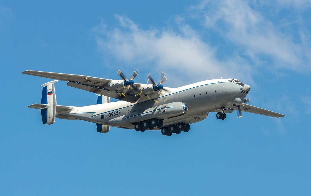 Letalo Antonov An-22 | Transportno letalo AN-22 je strmoglavilo med poskusnim letom. | Foto Shutterstock