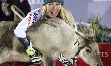 Bela karavana odhaja na Laponsko, kjer ima Shiffrin čredo severnih jelenov