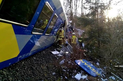 Železniški nesreči na Bavarskem naj bi botrovala človeška napaka 