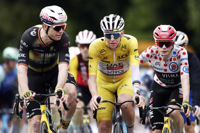 Tadej Pogačar, Jonas Vingegaard | "Vojne je konec." Jonas Vingegaard je že čestital Pogačarju za zmago na Touru. | Foto Reuters