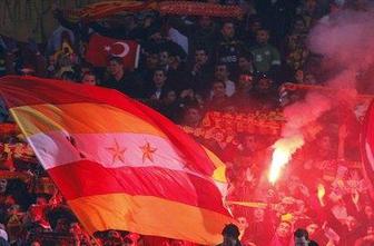 Navijači Galatasaraya noreli v Ankari