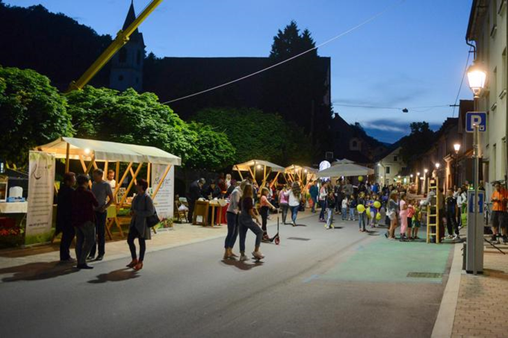 Pestro in prijetno ulično dogajanje v starem mestnem jedru Krškega. | Foto: 