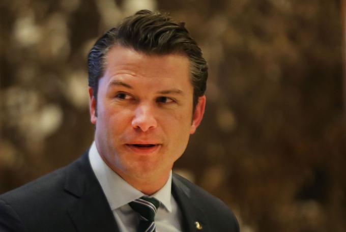 Hegseth je bil znan po nasprotovanju služenja žensk v oboroženih spopadih, nato pa so mediji objavili policijsko poročilo o zaslišanju neimenovane ženske, ki naj bi jo napadel v hotelski sobi. Hegseth napada ni priznal, je pa ženski plačal poravnavo. Policijski zapisnik navaja domnevno žrtev, ki pravi, da je Kljub odločnemu "ne" ni izpustil iz hotelske sobe ter jo je spolno napadel. | Foto: Getty Images