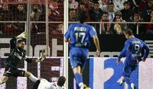 Atletico z eno nogo že v finalu