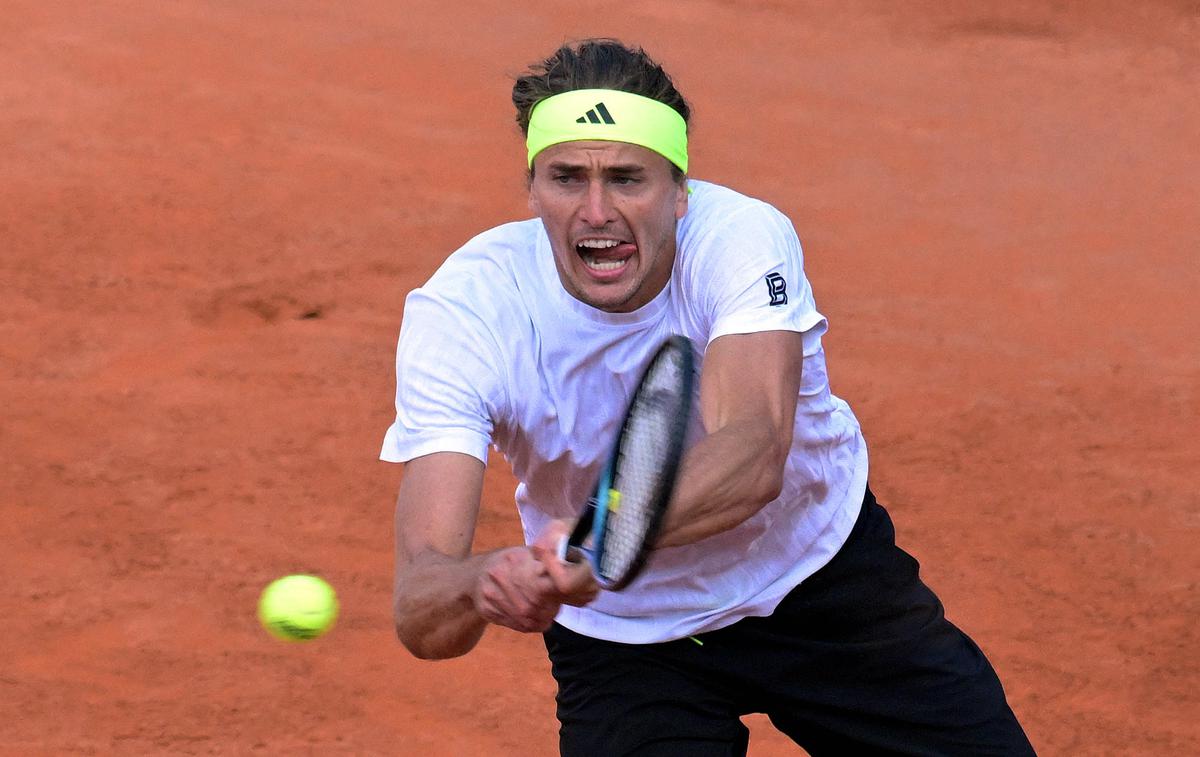 Alexander Zverev | Alexander Zverev se nenadejano hitro poslavlja od turnirja v Hamburgu | Foto Reuters