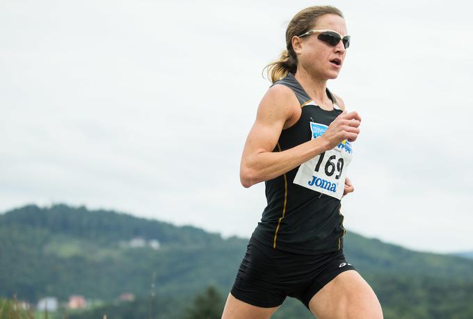 Deset let po zmagi na ljubljanskem maratonu je v Valencii izpolnila normo za nastop na olimpijskih igrah v Riu, ki ga je, kot pravi, zaradi poškodbe, končala po tretjem kilometru. | Foto: Vid Ponikvar