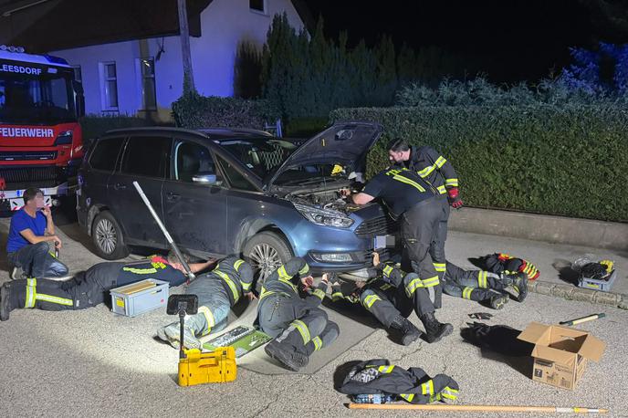 Suvenir mucek | Reševali so ga 45 minut. | Foto FB/Freiwillige Feuerwehr Baden-Leesdorf