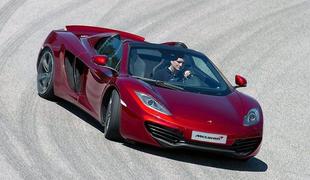 Jeseni na ceste McLarnov brezstrešni 12C spider