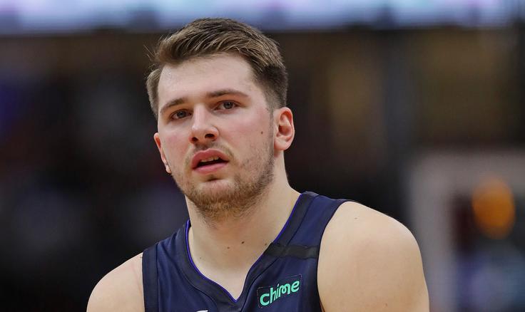 Luka Dončić naj bi se pod koše vrnil 31. julija. | Foto: Getty Images
