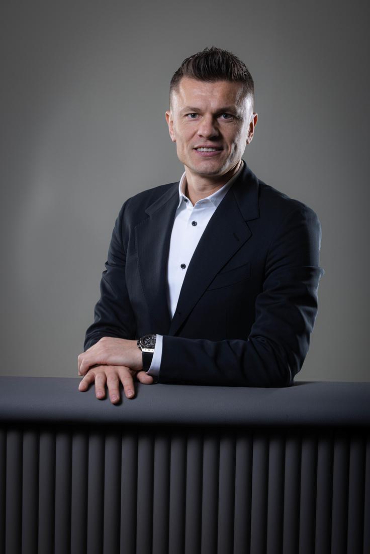 V poslovnem svetu se ukvarja tudi z naložbami in nepremičninami. Sodeluje tudi s številnimi nogometnimi imeni.  | Foto: Osebni arhiv