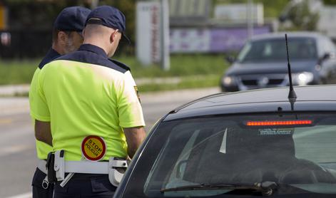 Slovenski policisti 13-letnikom pokvarili vožnjo z avtomobilom