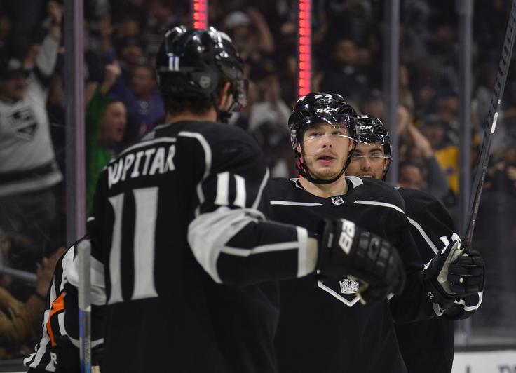Anže Kopitar bo nekaj časa pogrešal kolega iz napada. | Foto: Reuters