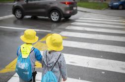 Ljubljanske šole opozarjajo na neznanca, ki v avto vabita otroke
