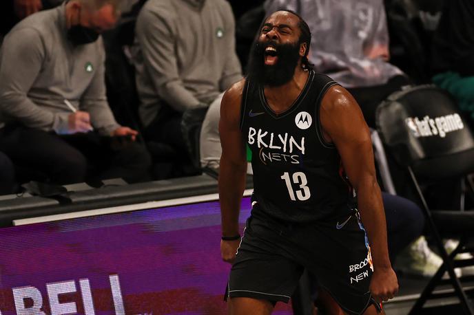 James Harden | Moštvo Brooklyn Nets je po zmagi nad ekipo Bostona že v konferenčnem polfinalu. James Harden je k zmagi prispeval 34 točk, deset skokov in deset asistenc.  | Foto Guliverimage