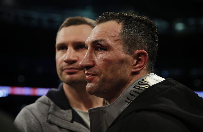 Zdaj sta boksarska upokojenca oba brata Kličko. Vitalij je župan Kijeva, bo tudi Vladimir zajadral med politike? | Foto: Reuters
