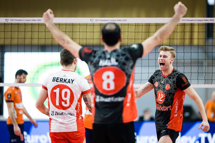 Turki so po preobratu zmagali s 3:2 in si zagotovili izločilne boje. | Foto: Grega Valančič/Sportida