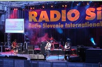 Radio Si upihnil 25 svečk