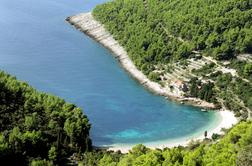 Tako so si lastniki hišice na Korčuli prisvojili plažo