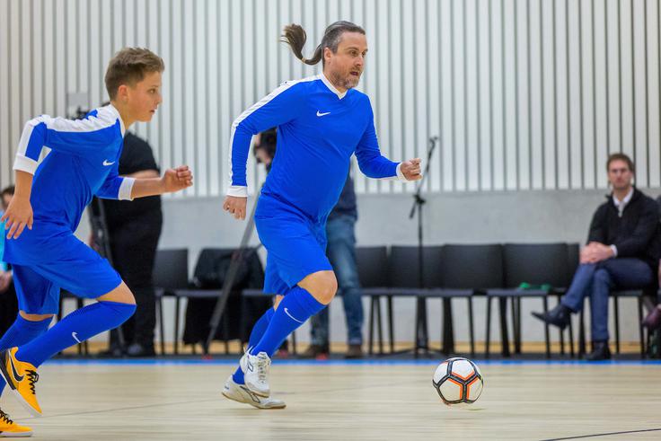 Ko je modra ekipa proti rdeči izgubljala že z 0:3, je sledil silovit preobrat. | Foto: Žiga Zupan/Sportida