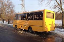 Raketa zadela avtobus na vzhodu Ukrajine in ubila več civilistov
