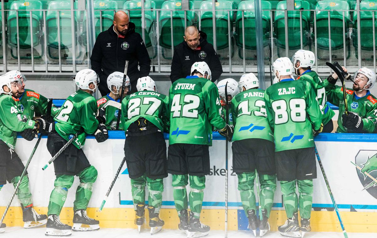 HK SŽ Olimpija Vienna Capitals | Hokejisti Olimpije se iz Linza vračajo s porazom in točko. | Foto Vid Ponikvar/Sportida