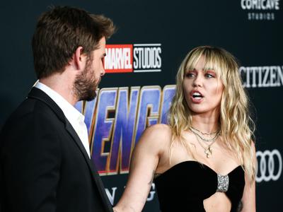 Po ločitvi od Miley Cyrus je spet našel ljubezen: Liam Hemsworth se je zaročil
