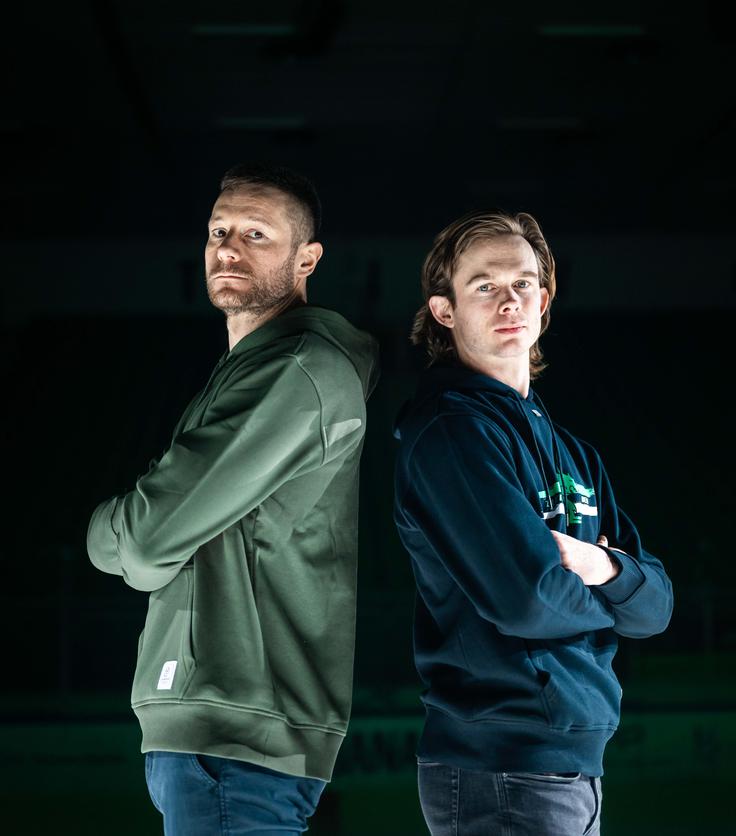 Jan Urbas in Žiga Jeglič bosta še naprej združevala moči v napadu, po šestih sezonah skupaj pri Fischtown Pinguins bosta naslednji dve igrala za Olimpijo. | Foto: Domen Jančič/HK Olimpija