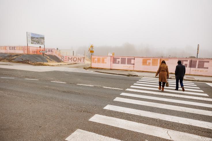 Soseska bo stala ob robu naselja v bližini avtoceste. | Foto: STA