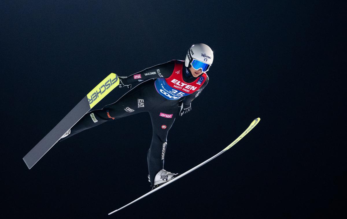 Annika Sieff | Annika Sieff si je na olimpijskem prizorišču v Predazzu poškodovala roko in prestala manjši operativni poseg. Na skakalnice naj bi se vrnila čez en mesec. | Foto Guliverimage