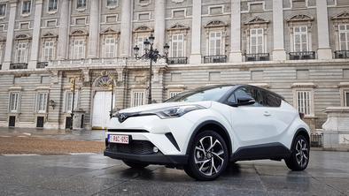 Toyota C-HR: bo na cesti res boljša kot audi Q3?