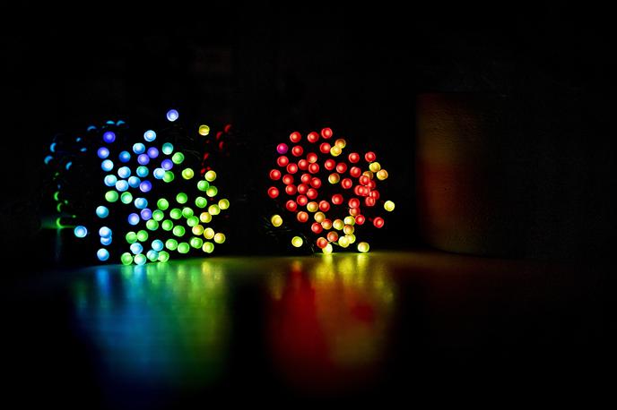 Nanoleaf Smart Holiday String Lights | Vsaka od 250 lučk podpira več kot 16 milijonov barv in različne odtenke bele svetlobe. | Foto Ana Kovač