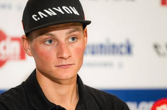 Primitivec s plastenko se je predal policiji #video