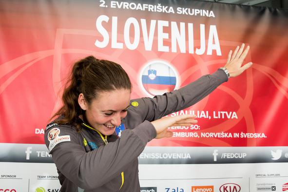 Slovenki uspešno odprli turnir v Bukarešti