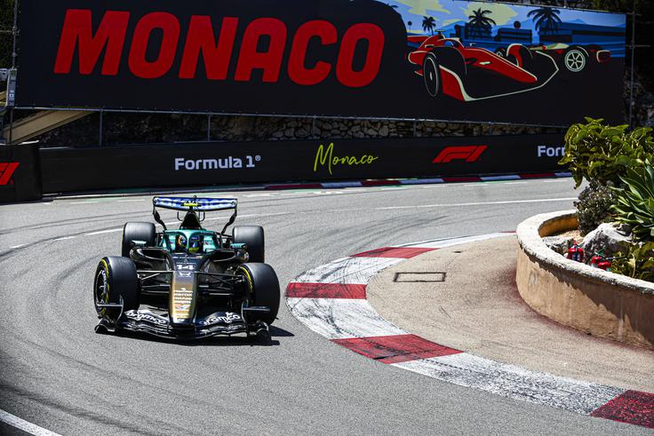 Dirkalnik, ki ga vozi Fernando Alonso, je ta konec tedna nekoliko drugačno obarvan, ni izključno zelene barve. | Foto: Guliverimage
