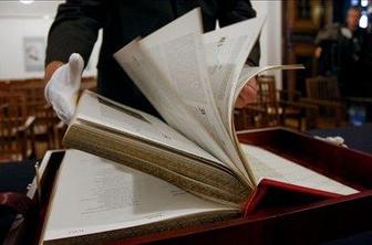 Ročno oblikovana Biblija