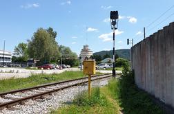 Prijeli tri osumljence na železniških tirih, prerezali so vodnike prometne signalizacije