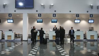 Prek mariborskega letališča v mesecu dni za en avtobus potnikov
