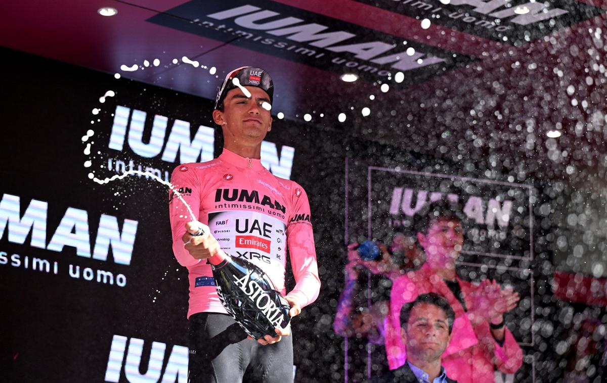 Isaac del Toro, Giro 2025 | Isaac del Toro je postal prvi Mehičan, ki je oblekel znamenito rožnato majico. | Foto Reuters