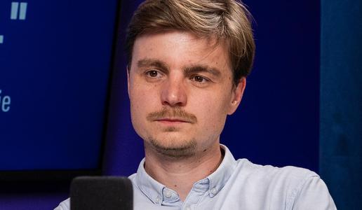 Njegovi skeči na spletu dosegajo množice: "Če želiš delati dober humor, moraš hoditi po meji"
