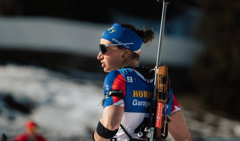 Lahko francoska zvezdniška "tatica" sploh še nosi orožje?