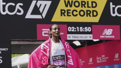 Etiopijka Assefa na maratonu v Londonu postavila svetovni rekord