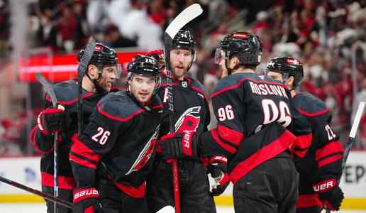 Carolina in Edmonton še korak bližje konferenčnemu finalu