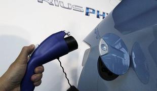 Kdaj bomo električne avtomobile polnili brezžično?