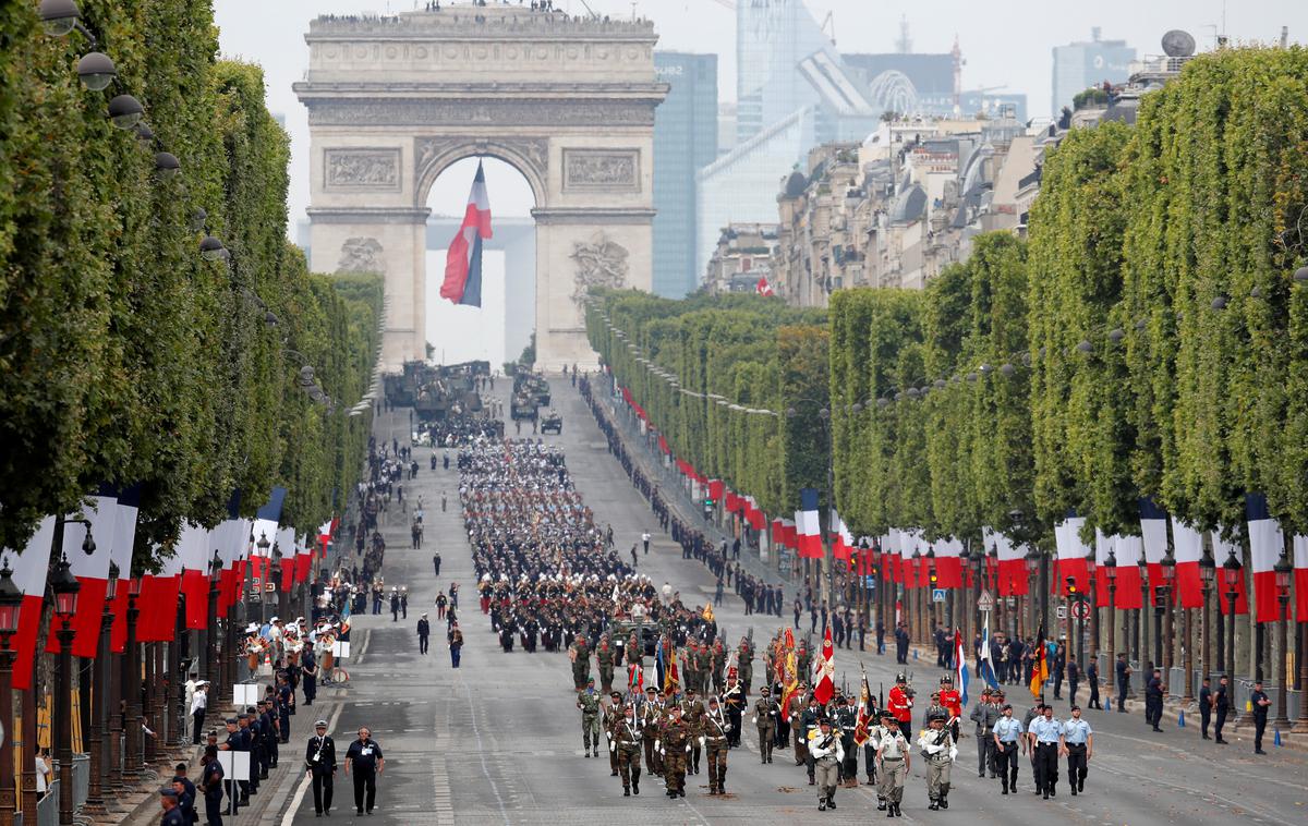 Vojaška parada v Parizu | Državni praznik so v Parizu zaznamovali z veličastno vojaško parado. | Foto Reuters