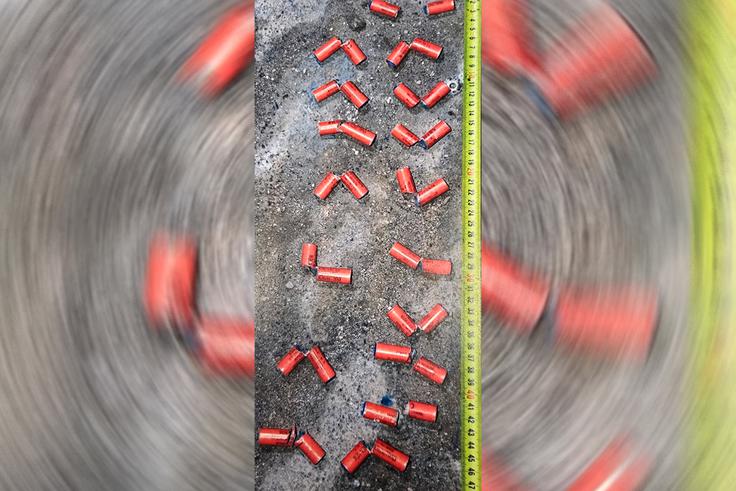 Pri pirotehniki gredo stvari lahko tudi zelo narobe. Letos so policisti zabeležili tudi primer, ko je del pirotehnike, ki je padel na balkon stanovanja, zanetil požar, je na novinarski konferenci povedal Boštjan Kavc, samostojni policijski inšpektor v sektorju uniformirane policije Policijske uprave Celje. | Foto: Policija