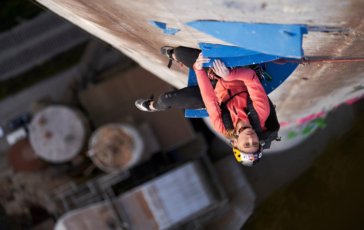 Janja Garnbret Domen Škofic Trbovlje | Janja Garnbret in Domen Škofic sta oktobra lani preplezala 360-metrski trboveljski dimnik.  | Foto Jakob Schweighofer / Red Bull Content Pool