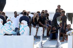 Pred obalo Malte rešili sto prebežnikov #video