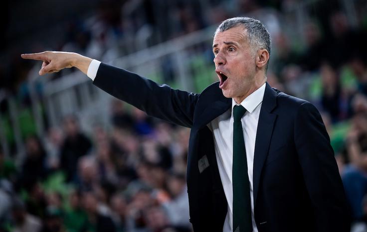 Miro Alilović je s svojimi varovanci pred zahtevno nalogo, a bo v četrtfinalu lahko računal na vso zasedbo. | Foto: Vid Ponikvar/Sportida